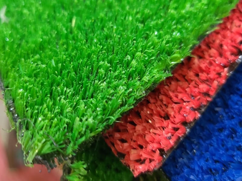 Yapay Çim Halı Rehberi 2026: Hav Yüksekliği Nasıl Seçilir, Hangi Renk Nerede Kullanılır?