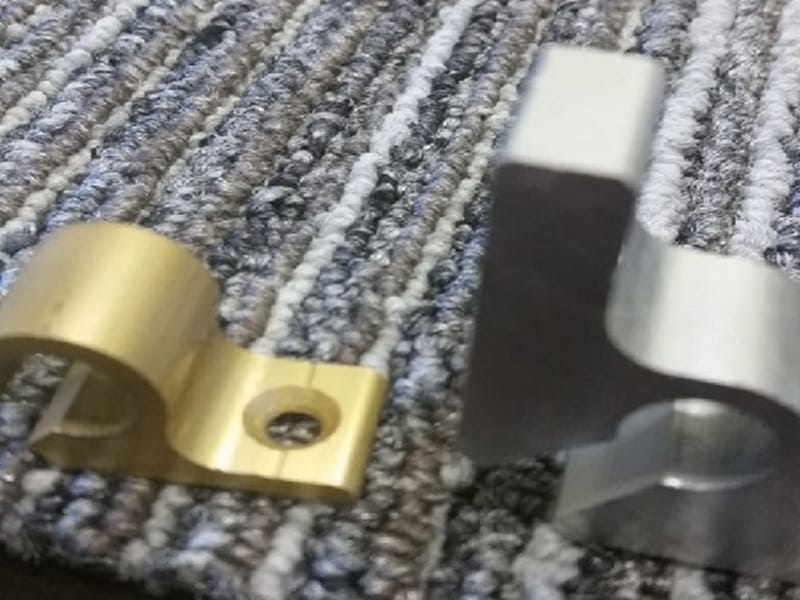 Merdiven Çubuğu Tutucu — Altın Pirinç & Gümüş Krom